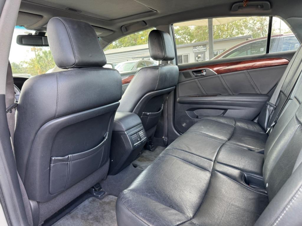 2010 Toyota Avalon XLS photo