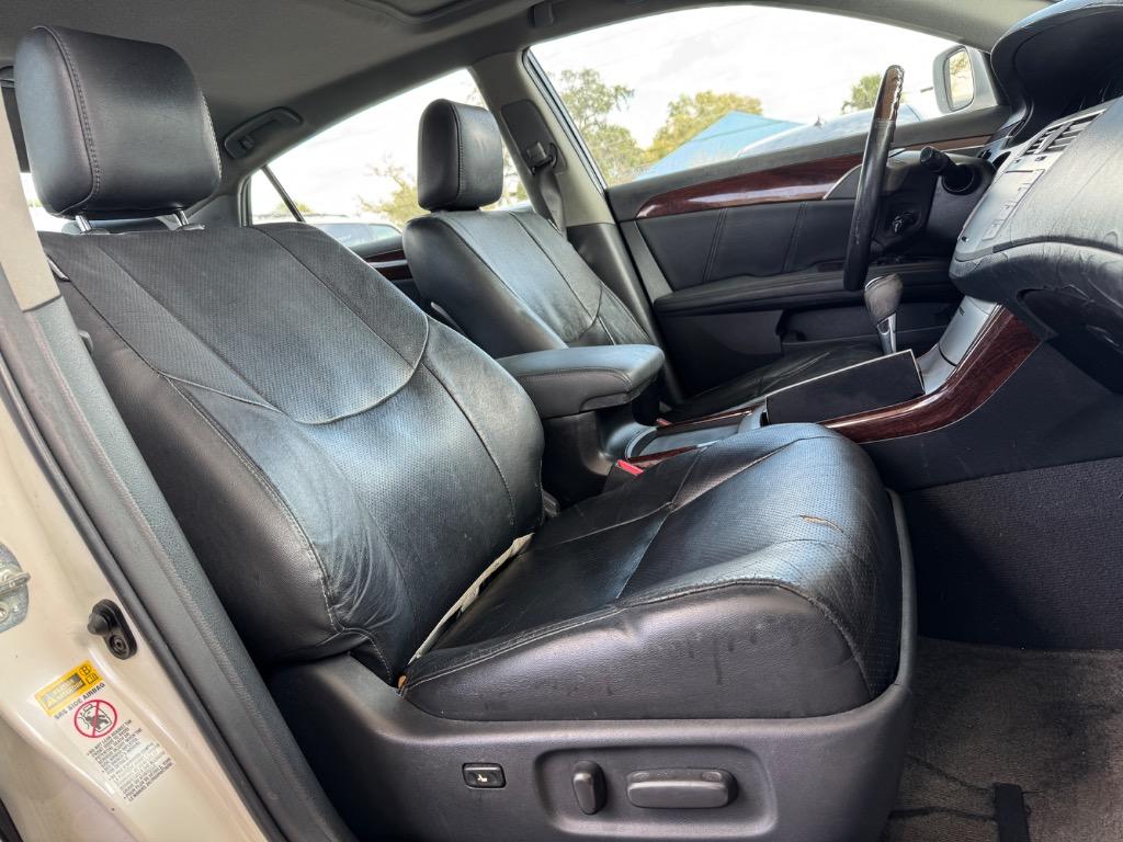 2010 Toyota Avalon XLS photo
