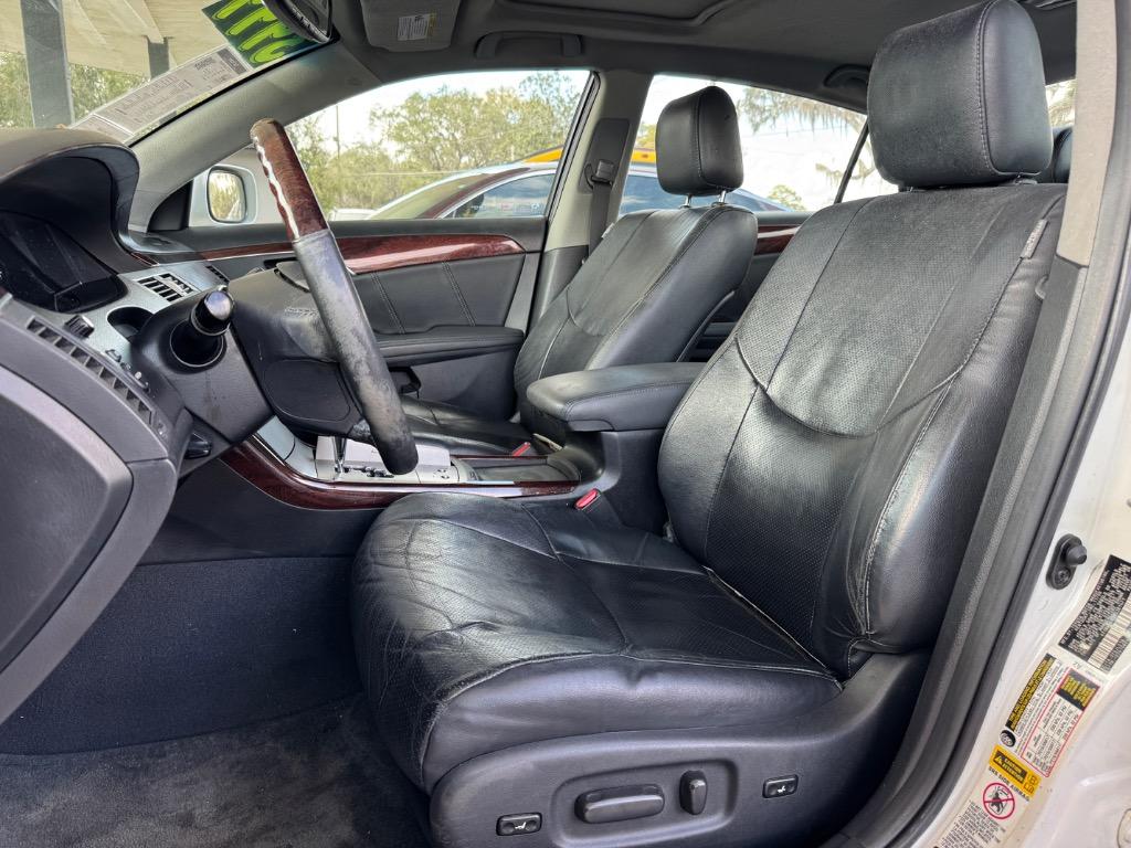 2010 Toyota Avalon XLS photo