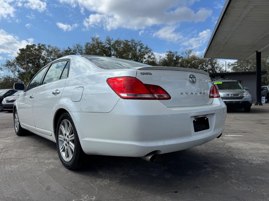 2010 Toyota Avalon XLS photo