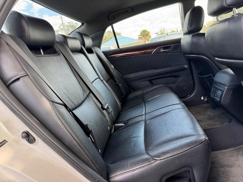 2010 Toyota Avalon XLS photo