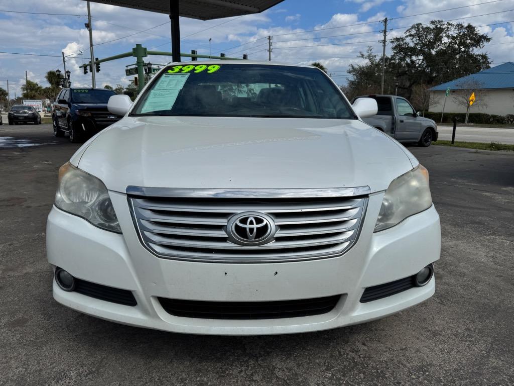 2010 Toyota Avalon XLS photo