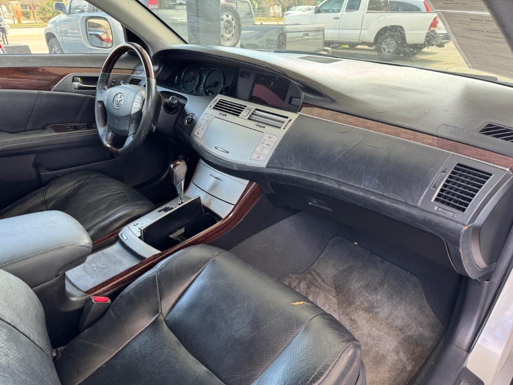2010 Toyota Avalon XLS photo