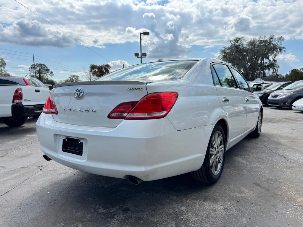 2010 Toyota Avalon XLS photo