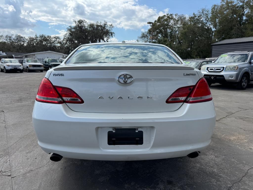 2010 Toyota Avalon XLS photo