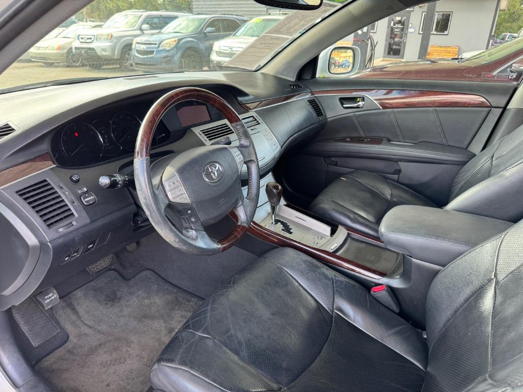 2010 Toyota Avalon XLS photo