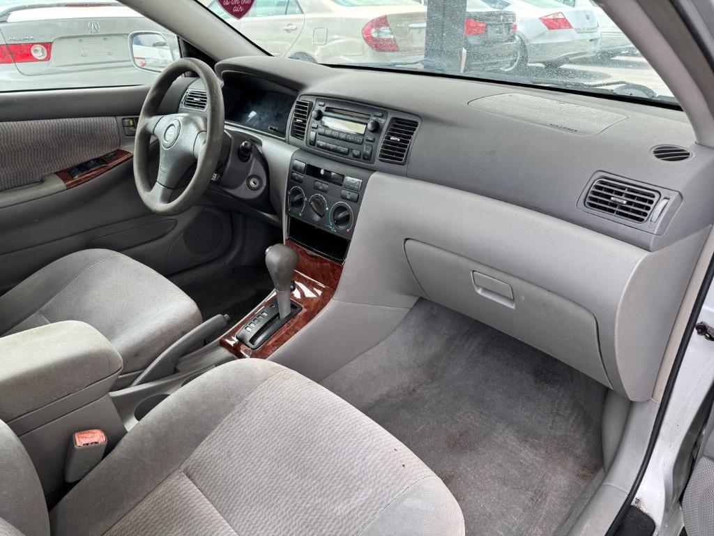 2005 Toyota Corolla CE photo