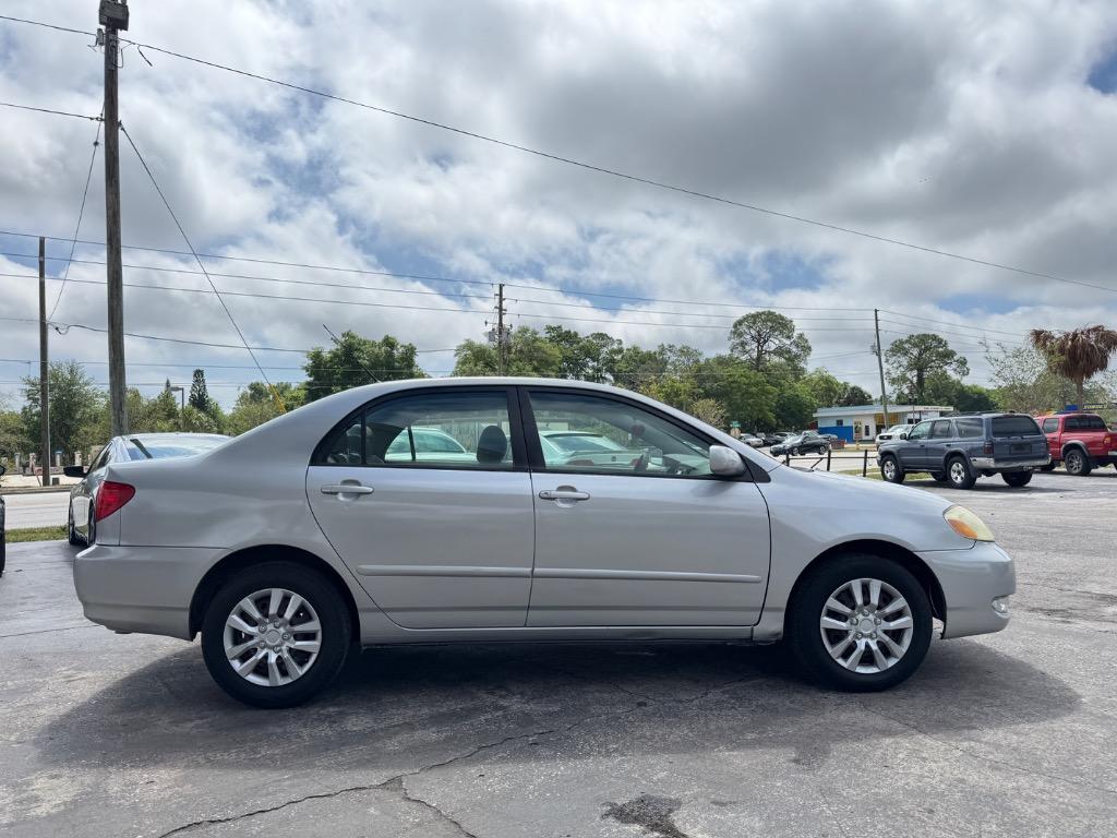 2005 Toyota Corolla CE photo