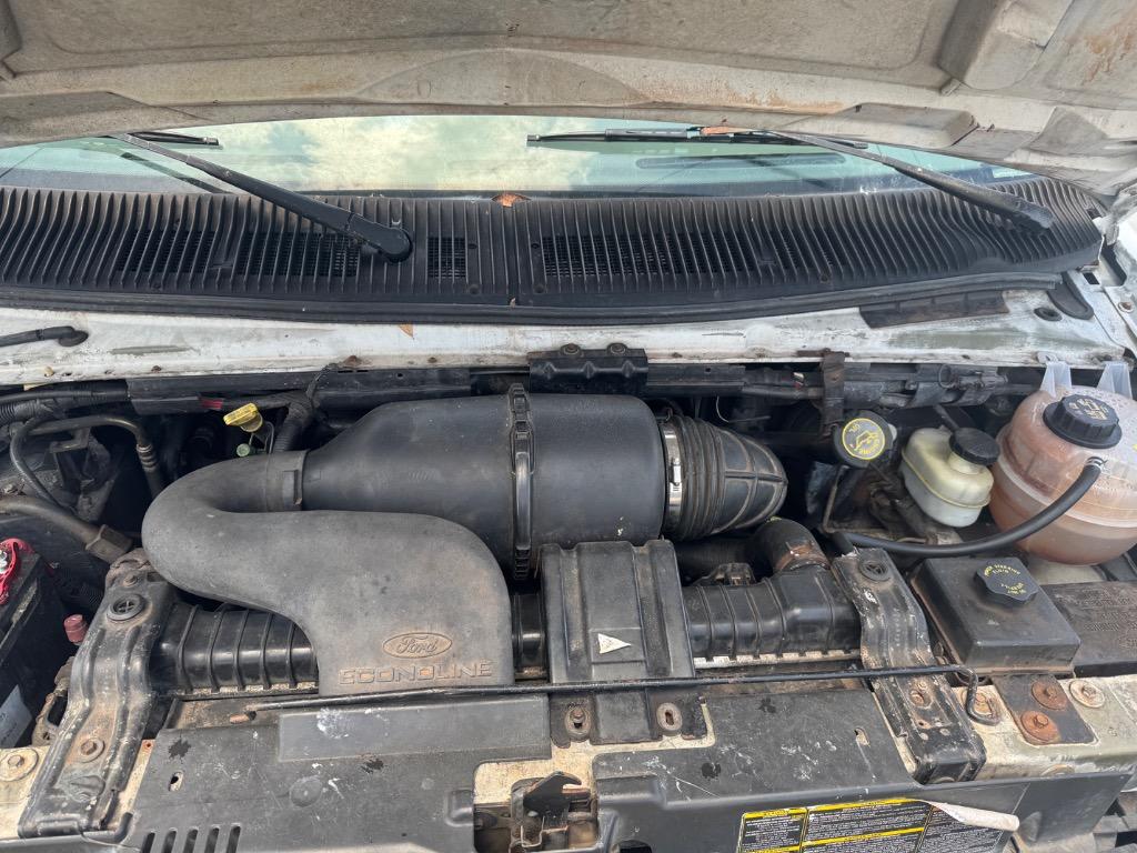 1997 Ford E-150 photo