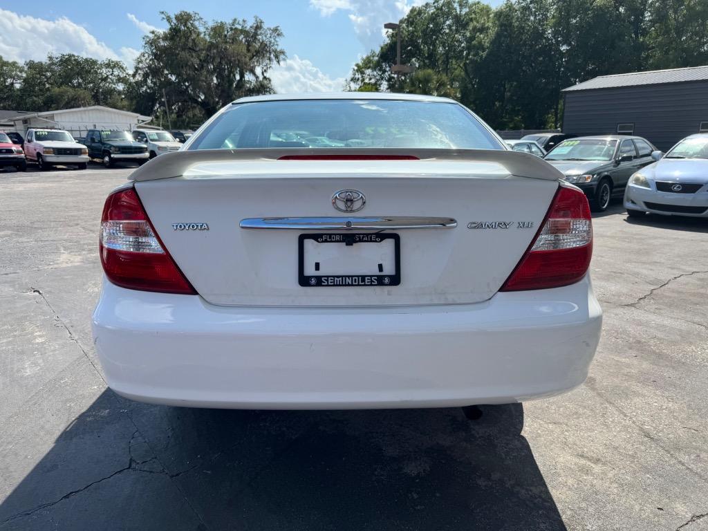 2004 Toyota Camry LE photo