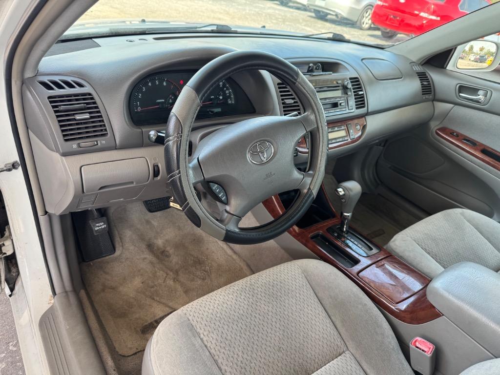2004 Toyota Camry LE photo