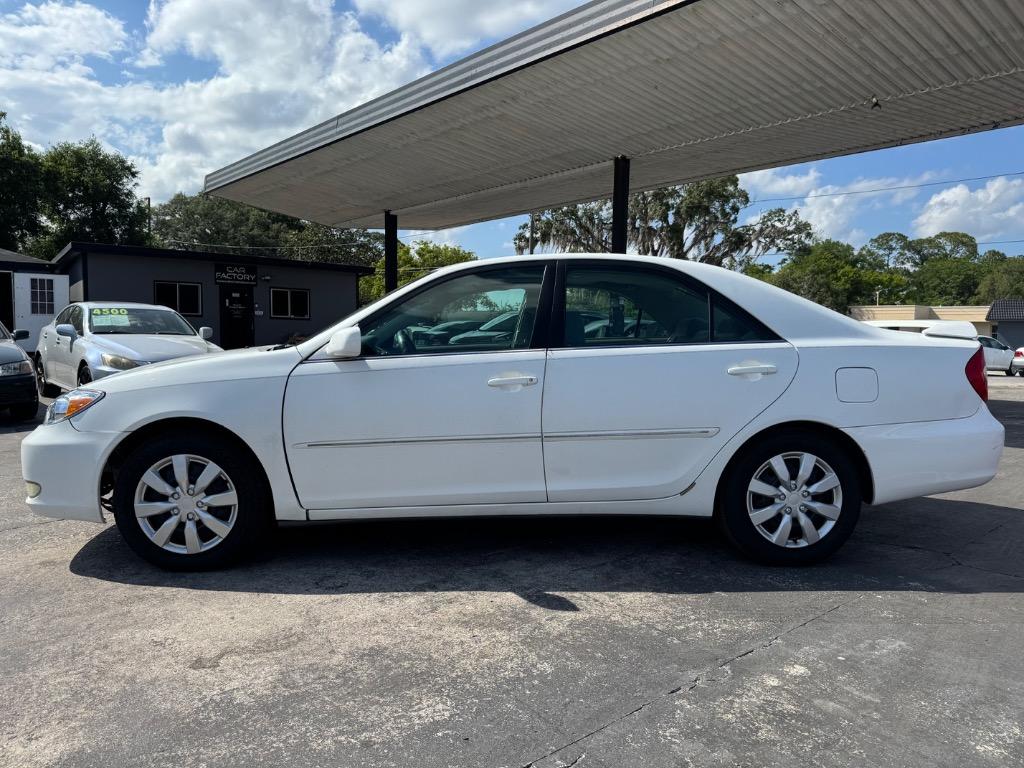 2004 Toyota Camry LE photo