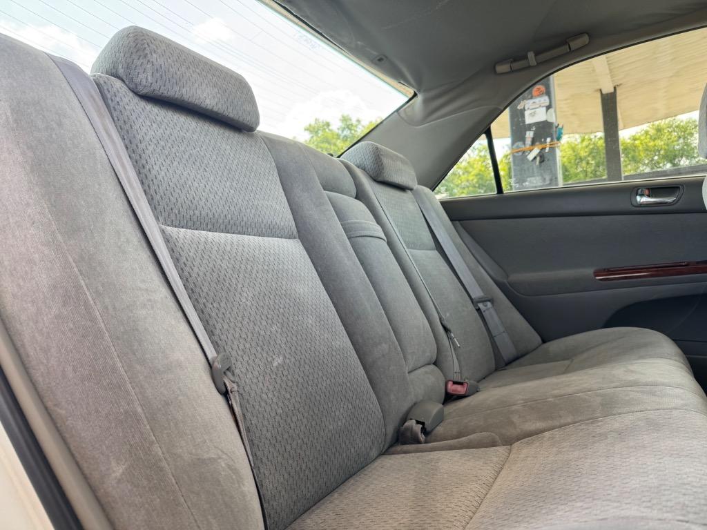 2004 Toyota Camry LE photo