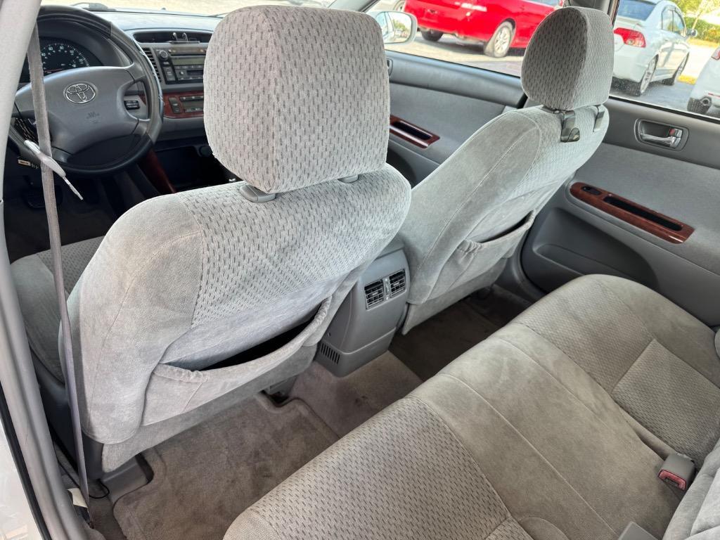 2004 Toyota Camry LE photo