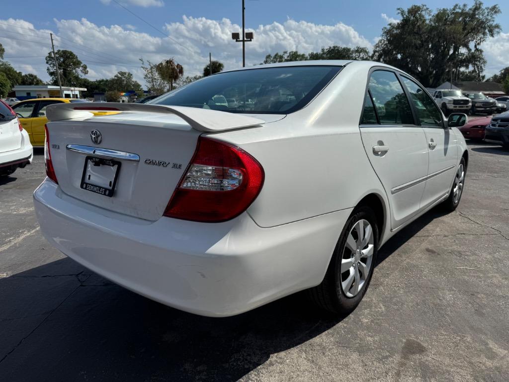 2004 Toyota Camry LE photo