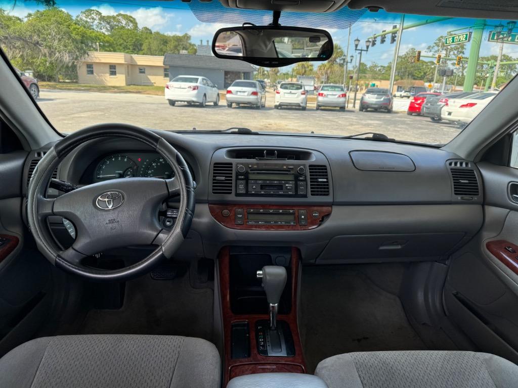 2004 Toyota Camry LE photo