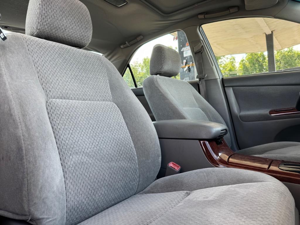 2004 Toyota Camry LE photo