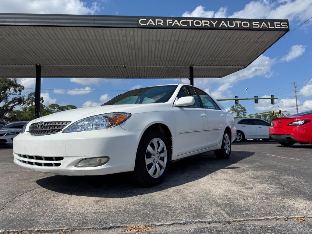 2004 Toyota Camry LE photo