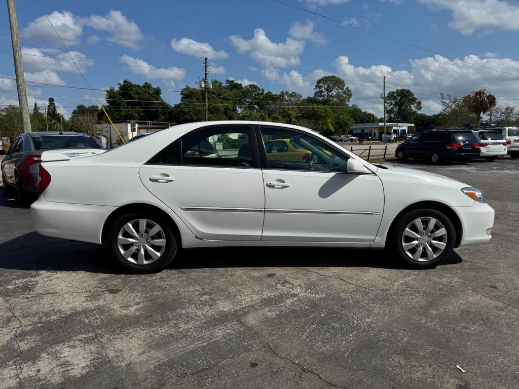 2004 Toyota Camry LE photo