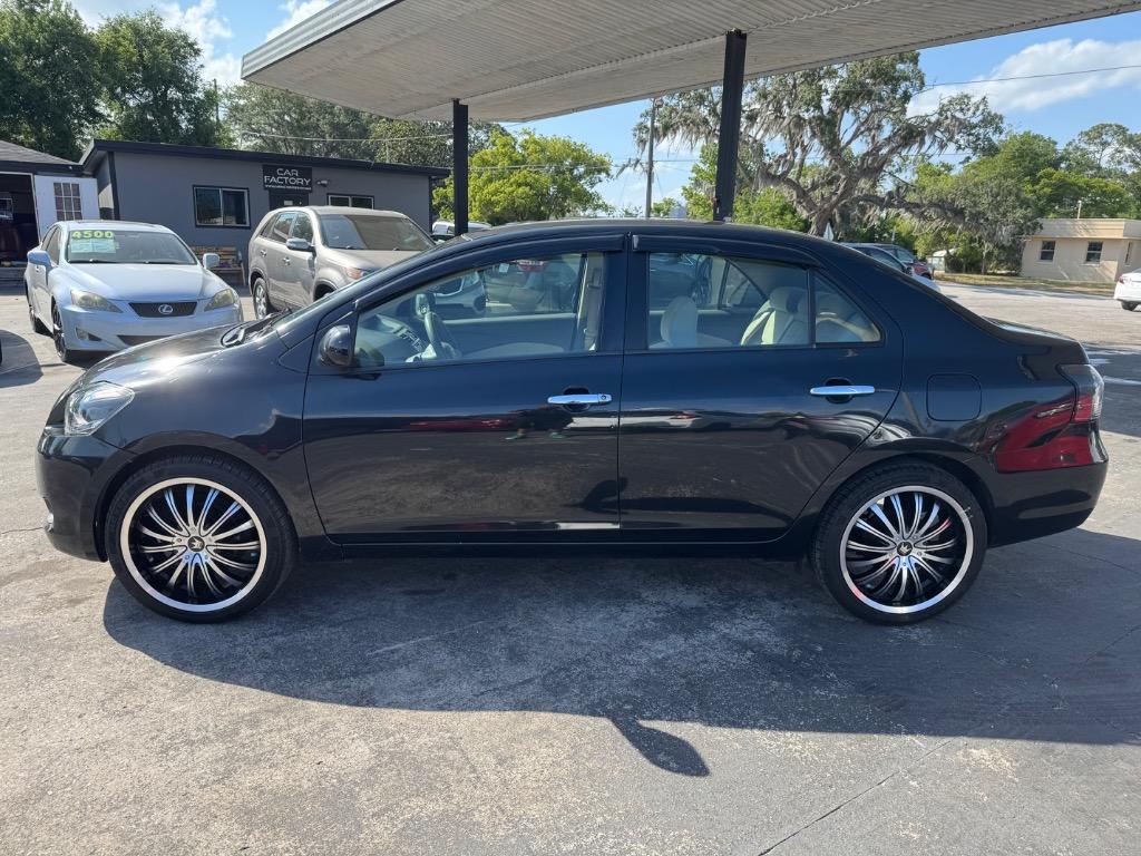 2010 Toyota Yaris photo
