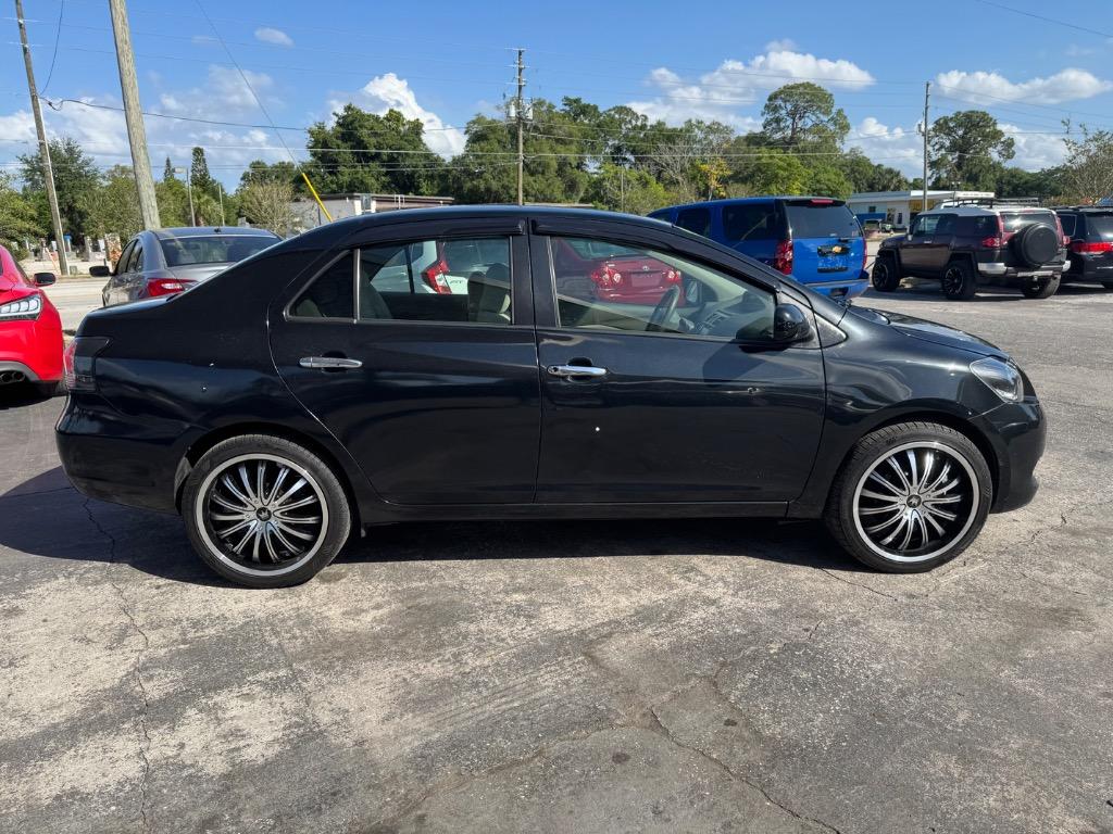 2010 Toyota Yaris photo