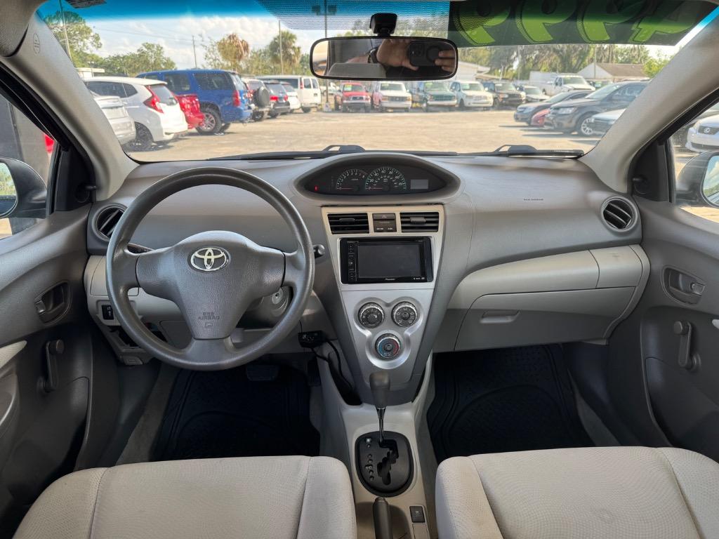 2010 Toyota Yaris photo