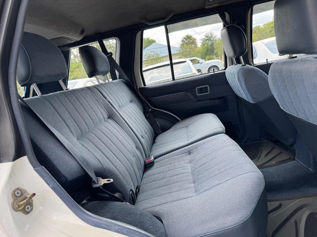 1995 Nissan Pathfinder LE photo