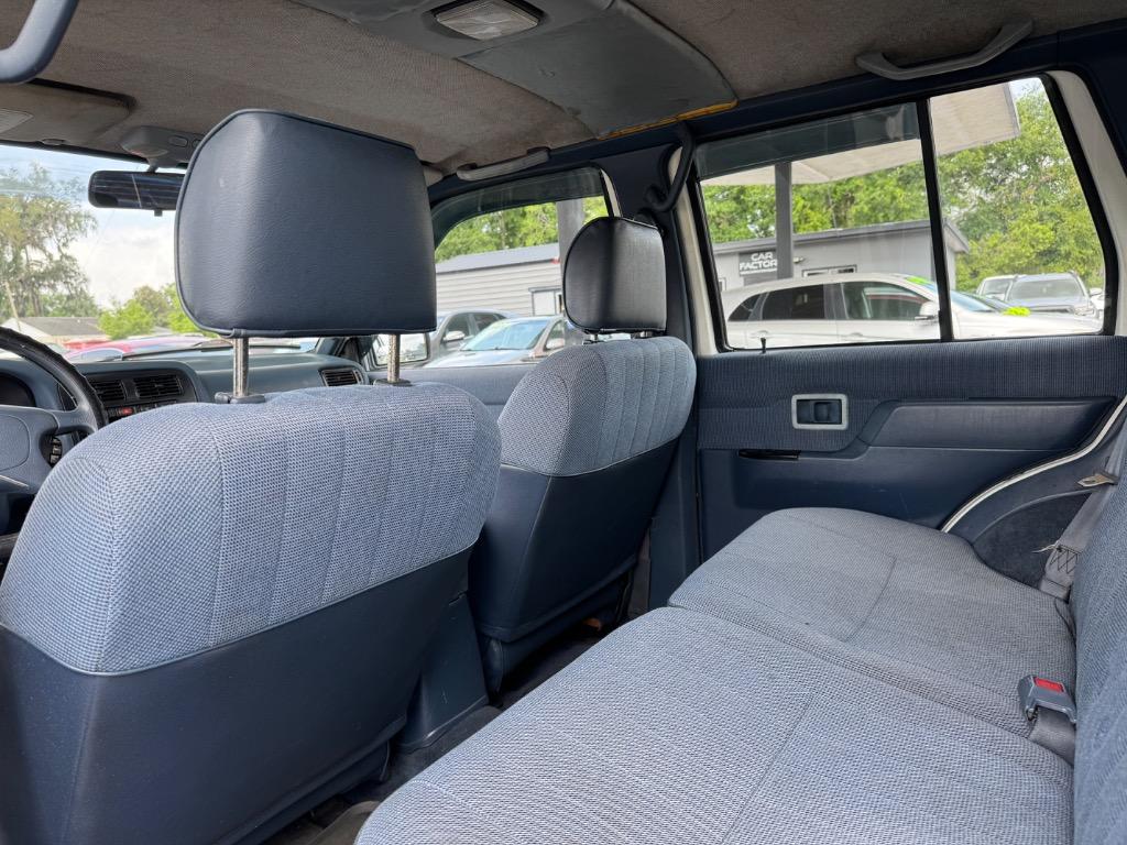 1995 Nissan Pathfinder LE photo