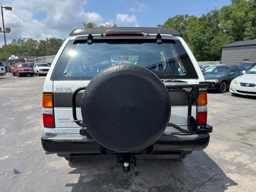 1995 Nissan Pathfinder LE photo
