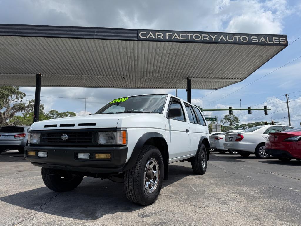 1995 Nissan Pathfinder LE photo