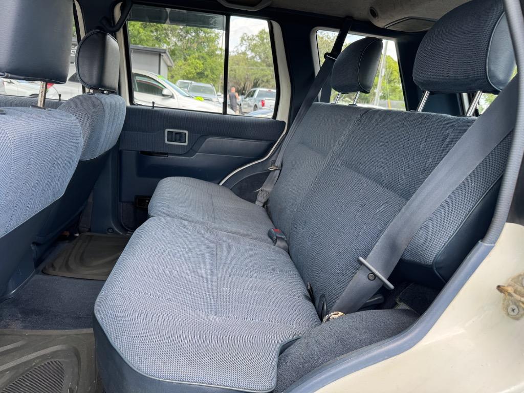 1995 Nissan Pathfinder LE photo
