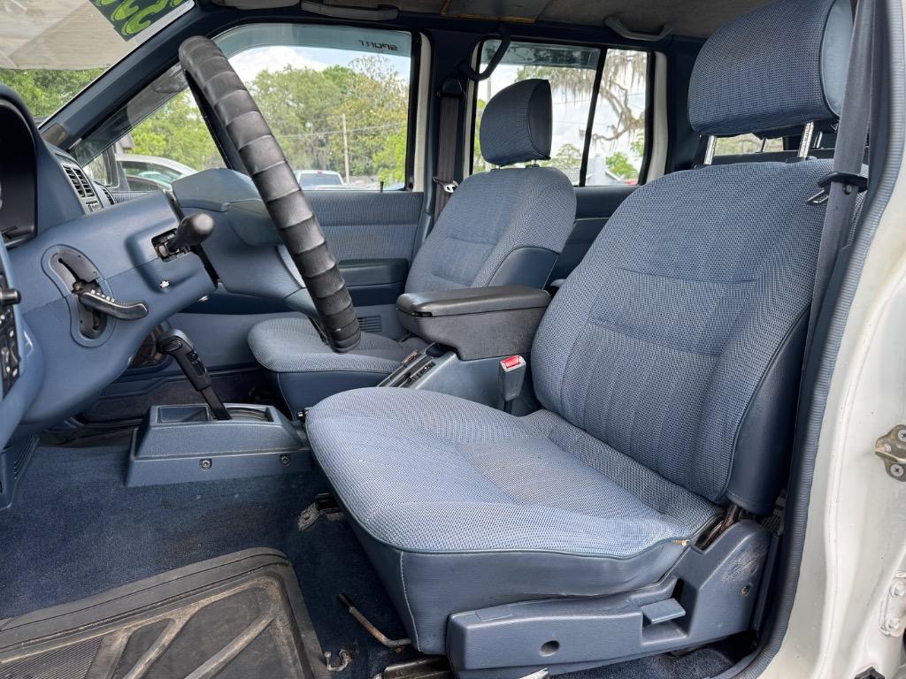 1995 Nissan Pathfinder LE photo