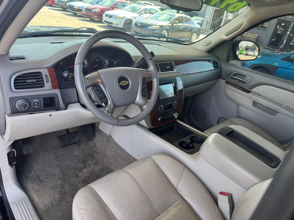2013 Chevrolet Suburban LT 1500 photo
