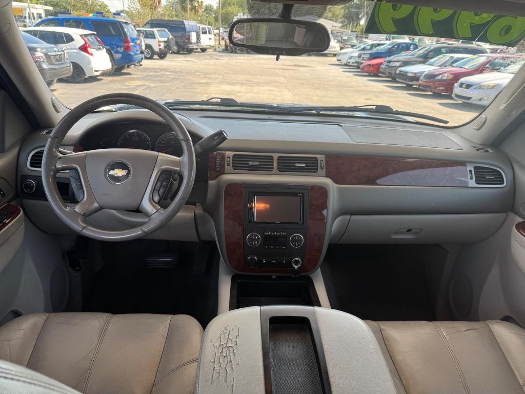 2013 Chevrolet Suburban LT 1500 photo