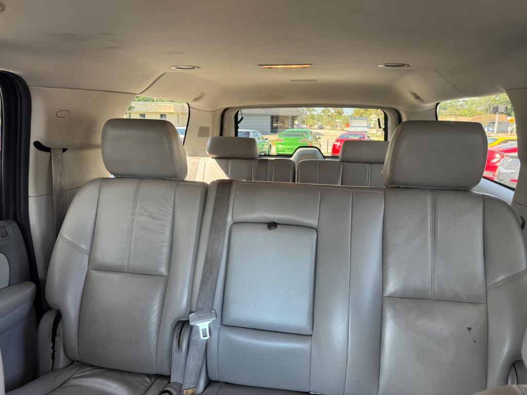 2013 Chevrolet Suburban LT 1500 photo