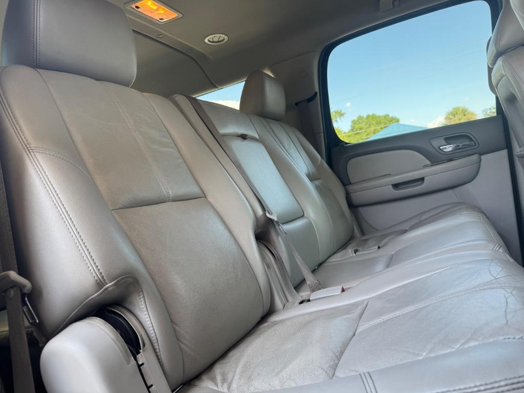 2013 Chevrolet Suburban LT 1500 photo