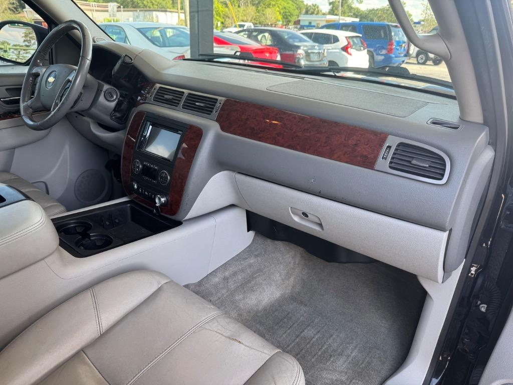 2013 Chevrolet Suburban LT 1500 photo