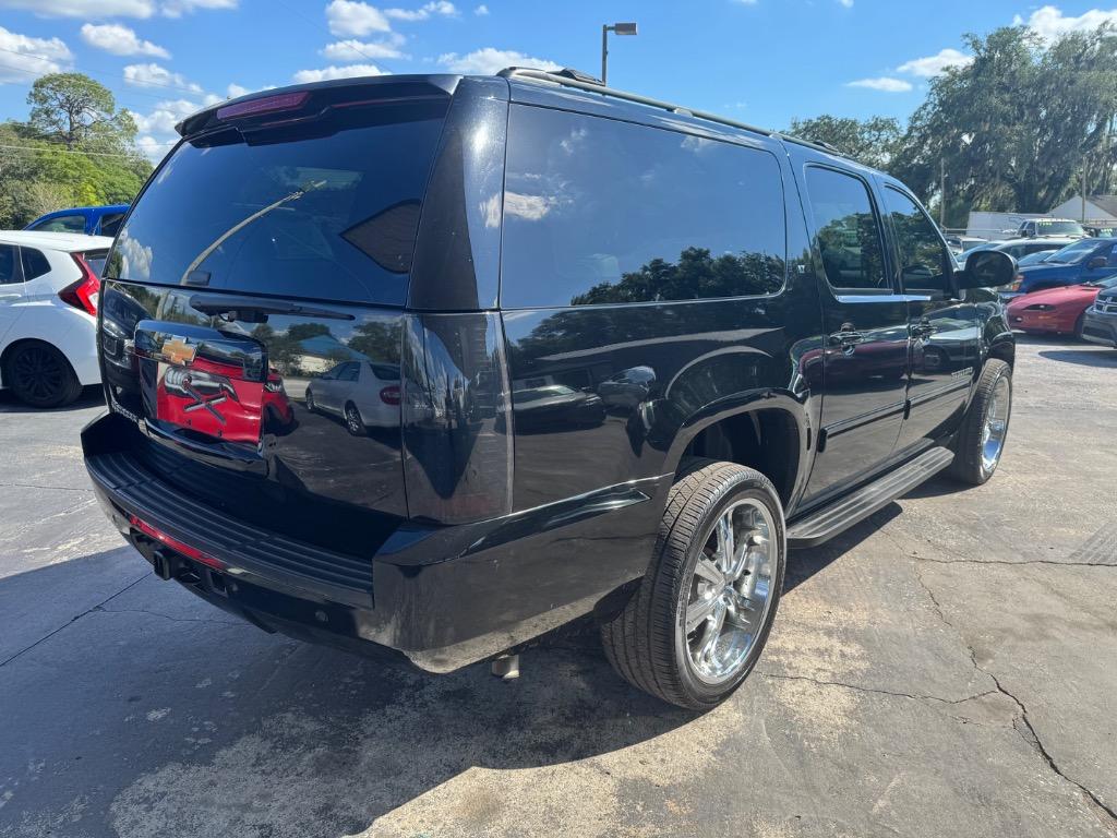2013 Chevrolet Suburban LT 1500 photo