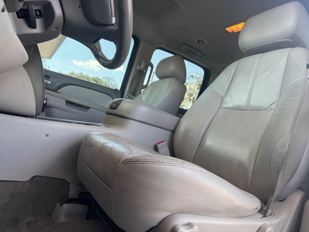 2013 Chevrolet Suburban LT 1500 photo