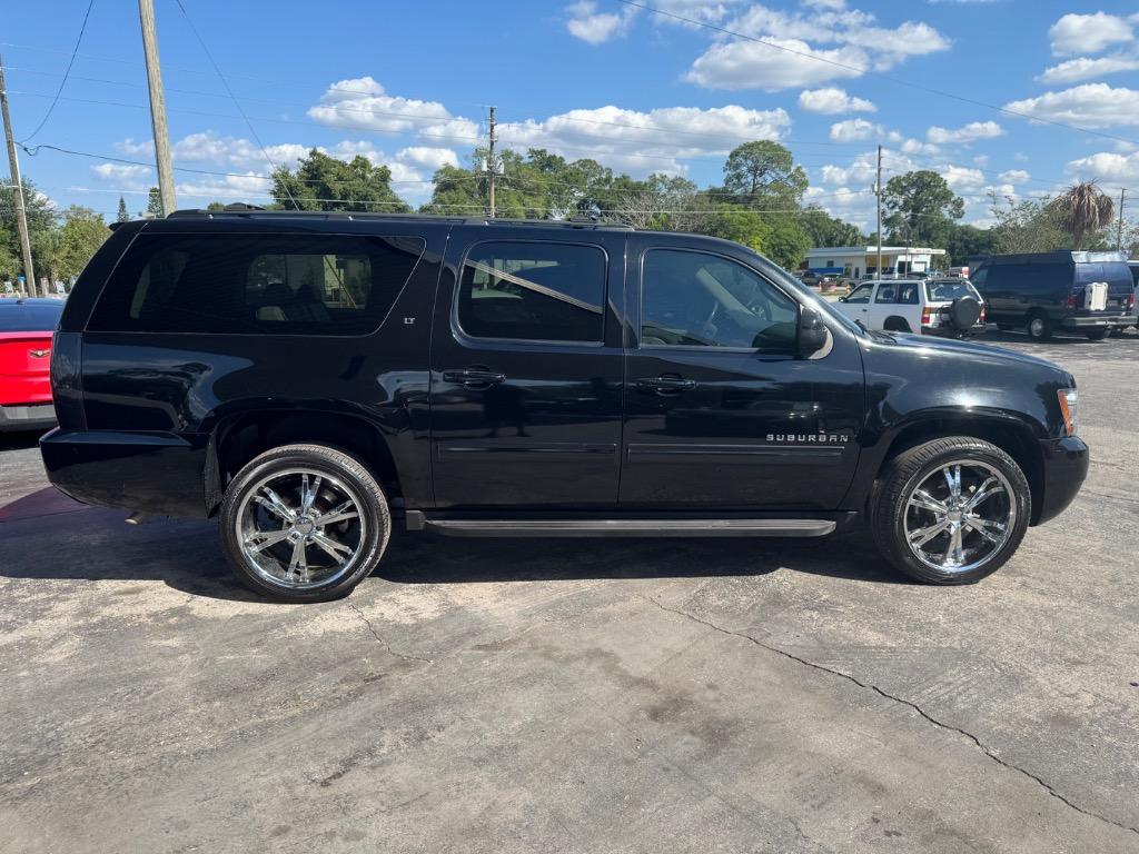 2013 Chevrolet Suburban LT 1500 photo