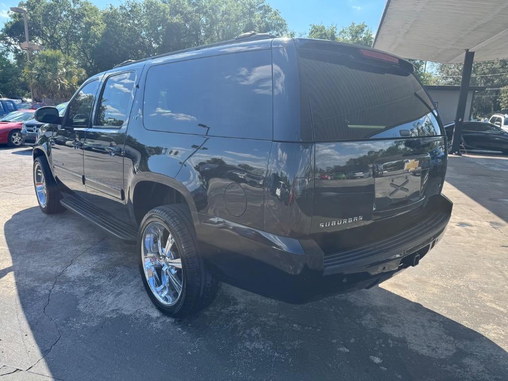 2013 Chevrolet Suburban LT 1500 photo