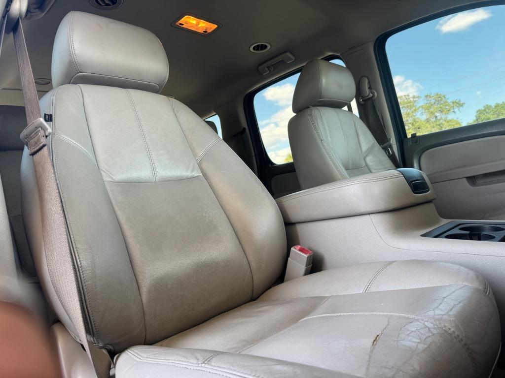 2013 Chevrolet Suburban LT 1500 photo