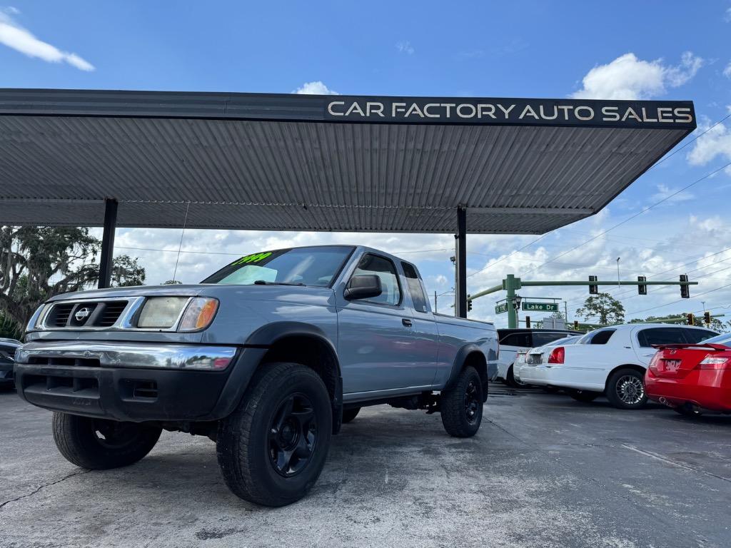 2000 Nissan Frontier XE Desert Runner photo