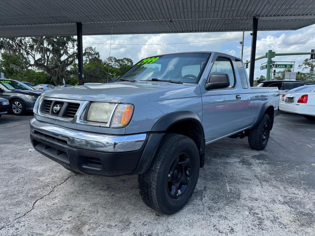 2000 Nissan Frontier XE Desert Runner photo