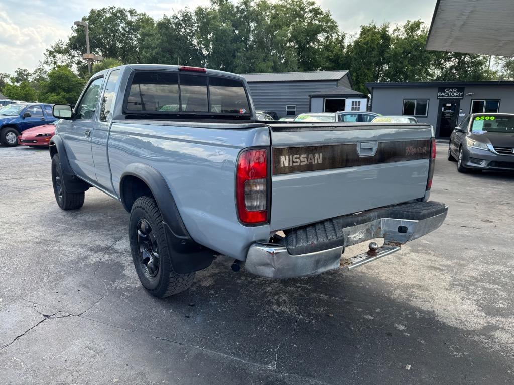 2000 Nissan Frontier XE Desert Runner photo