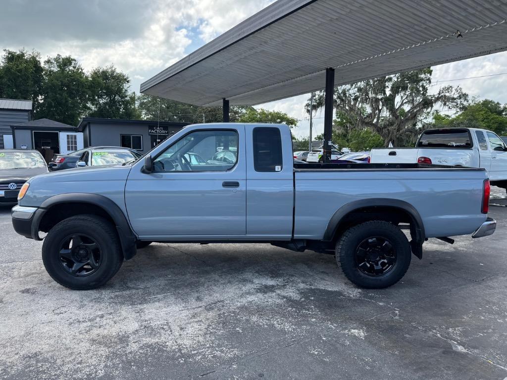 2000 Nissan Frontier XE Desert Runner photo