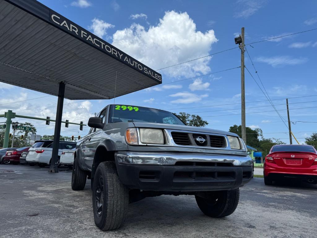 2000 Nissan Frontier XE Desert Runner photo