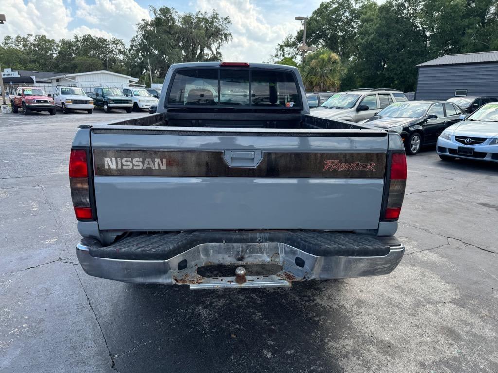 2000 Nissan Frontier XE Desert Runner photo