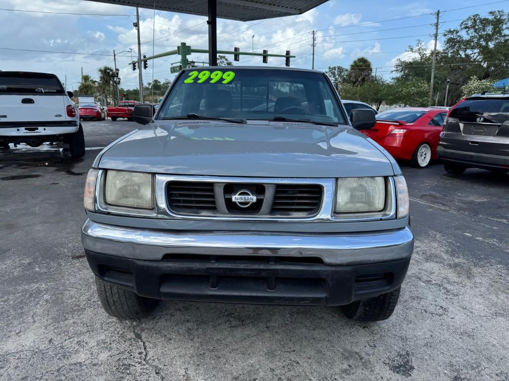 2000 Nissan Frontier XE Desert Runner photo