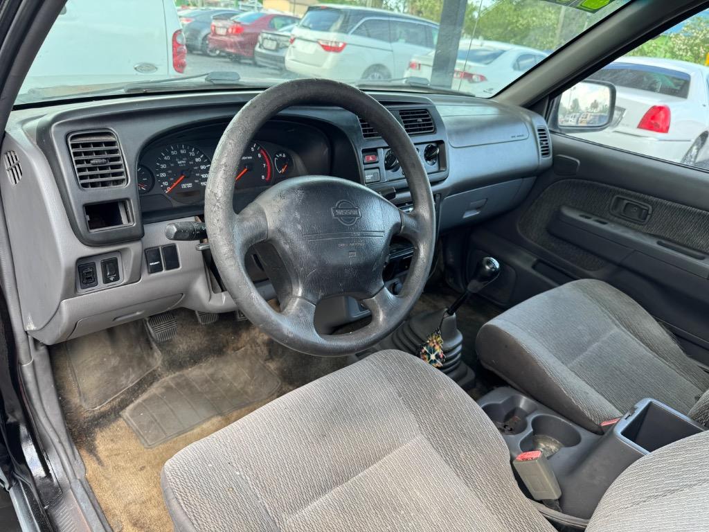 2000 Nissan Frontier XE Desert Runner photo